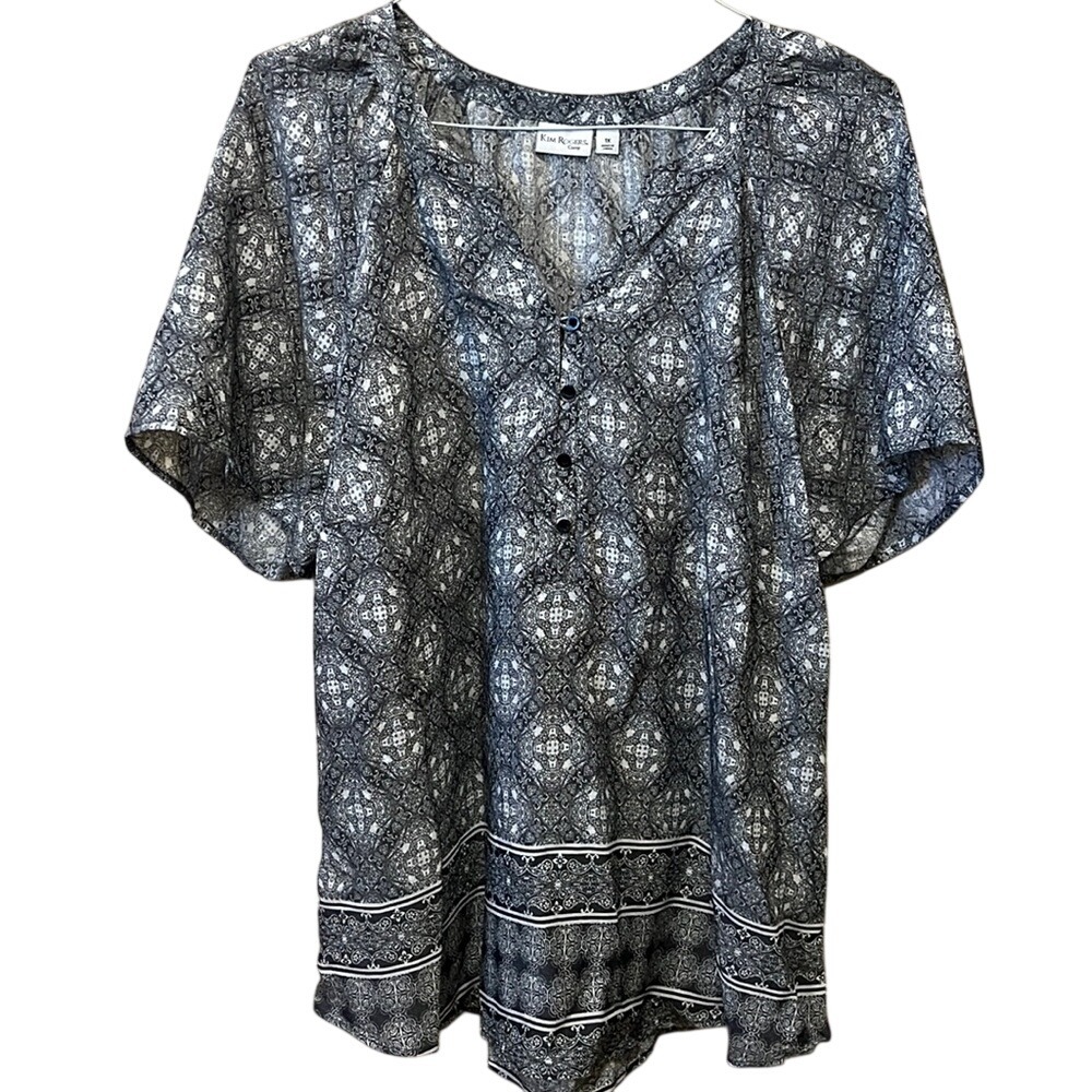 Kim Rogers Curvy Black White Medallion Print Split Neck Blouse 1X Short Sleeve